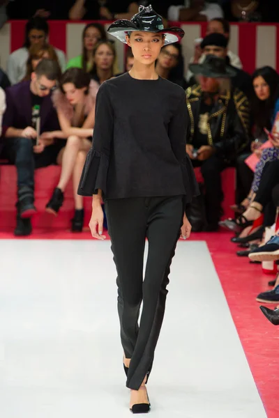 Look 16